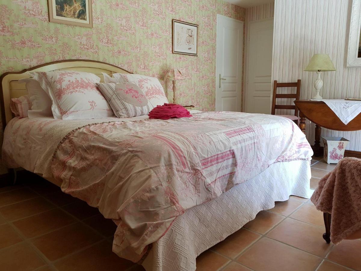 Sous Les Remparts Bed & Breakfast Solignac Bagian luar foto