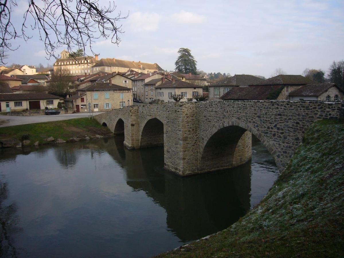 Sous Les Remparts Bed & Breakfast Solignac Bagian luar foto