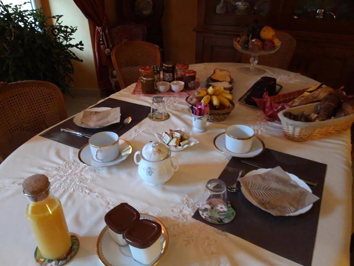 Sous Les Remparts Bed & Breakfast Solignac Bagian luar foto