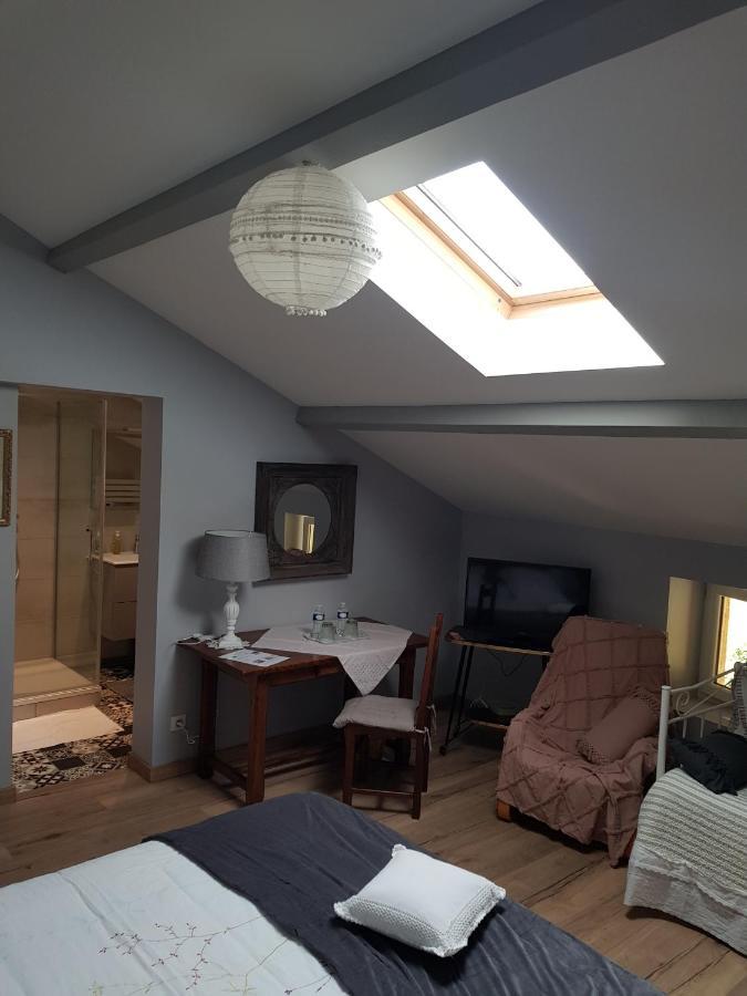 Sous Les Remparts Bed & Breakfast Solignac Bagian luar foto