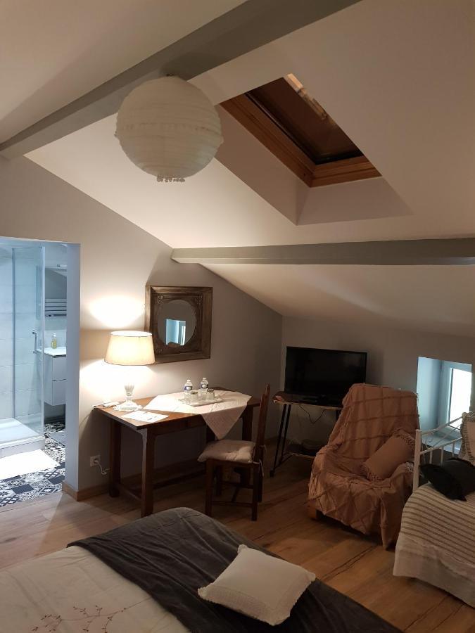 Sous Les Remparts Bed & Breakfast Solignac Bagian luar foto
